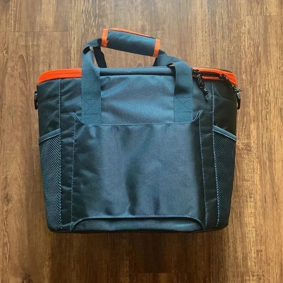 Chicago Bears NFL Tailgate Tote Insulated Igloo Cooler Bag 28-Can Capacity New - Picture 6 of 7